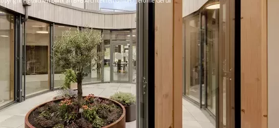 Innenhof bzw. Atrium im Delme-Bildungszentrum / Delme-Bildungswerk